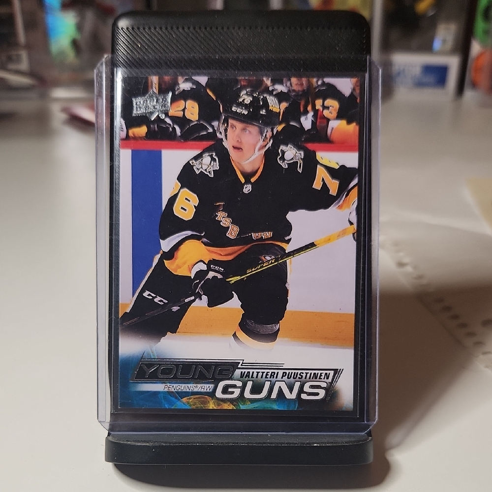 2022-23 Upper Deck Series 1 Young Guns Valtteri Puustinen Trading Card